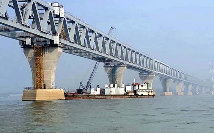 পদ্মা সেতুর  ১০ নম্বর পিলারে আবারও ফেরির ধাক্কা